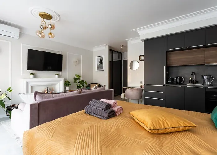 Golden Prince Apartment, So Close To Rynek! Free Parking Included.